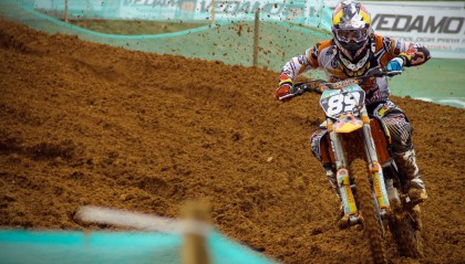 开云app下载-海底热带鱼观察运动，海底运动新奇体验，海底热带鱼视频